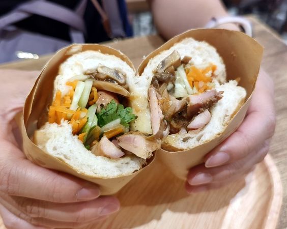 ▲▼越南河內三十六古街探險，Banh Mi 25 超人氣法國麵包、聖若瑟教堂、椰奶冰沙咖啡。（圖／大口提供）