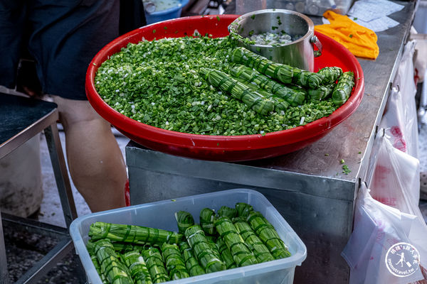 ▲▼彰化員林美食，第一市場王爺宮後炸粿蚵嗲，內餡滿鮮蚵肥，炸韭菜條也好吃。（圖／桃桃提供）