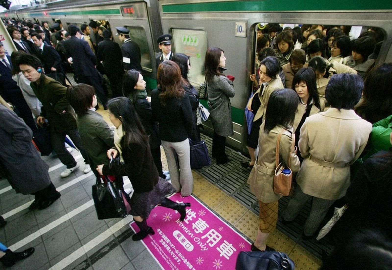 遊日注意！電車癡漢「過激化」　當場扒內褲、集體式包圍猥褻全出現