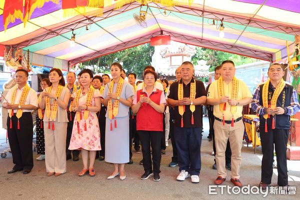 ▲高162台尺、重60噸的草屯鎮敦和宮財神爺神尊，7日重修安座開光。（圖／南投縣政府提供）