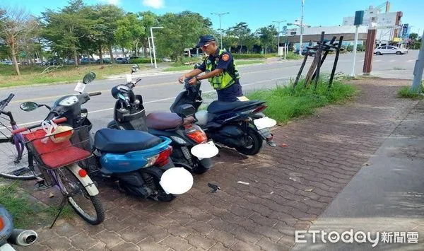 ▲亂停車傷荷包繳違規罰鍰費。（圖／記者楊漢聲翻攝）