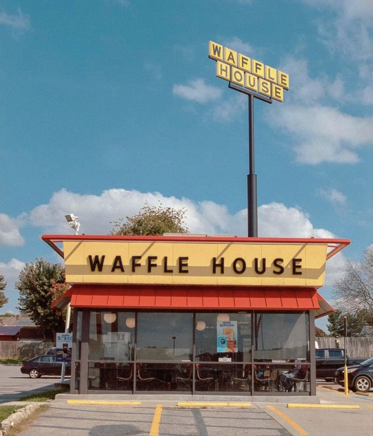 ▲華夫餅屋即便在天災期間仍盡量保持營業。（圖／翻攝X「Waffle House」）