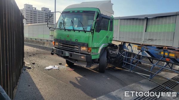 ▲▼國10鼎金系統路段聯結車事故             。（圖／記者吳世龍翻攝）