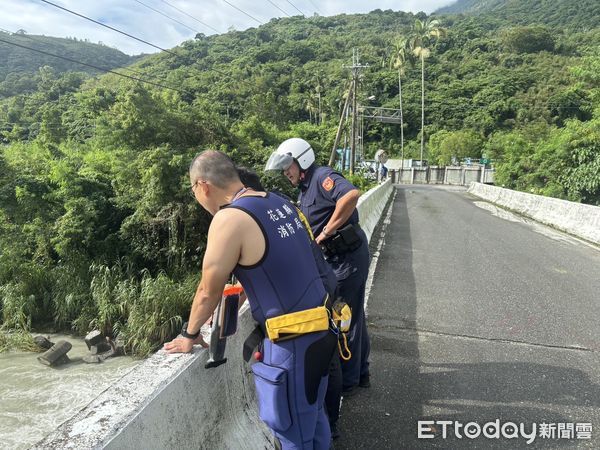 ▲▼花蓮22歲男謊報「老翁落水」　百人颱風天中下溪搜救。（圖／記者柯政誟翻攝）