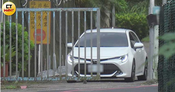 植男新歡1／掰了連晨翔　吳子霏帶新男友跟導演騎車三貼遊大街