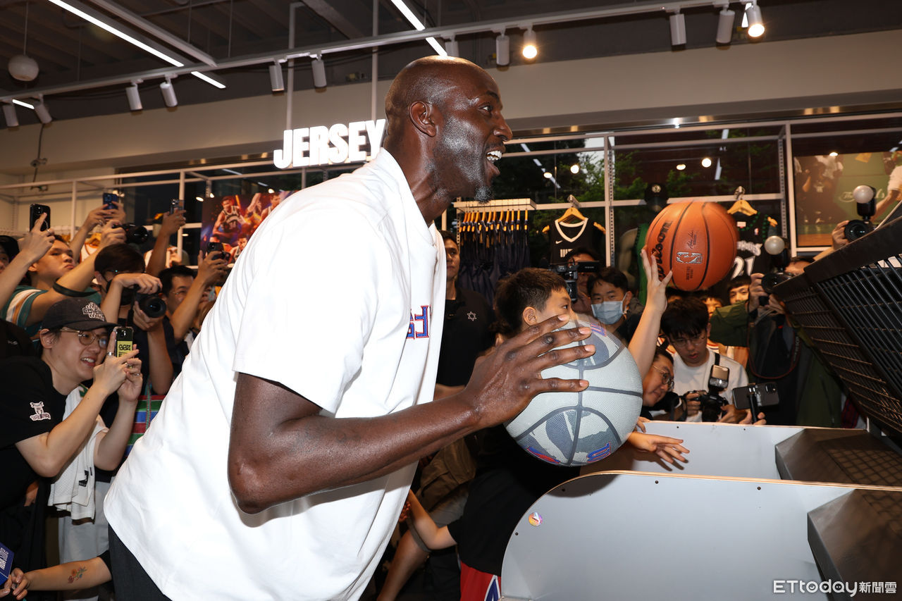 ▲▼ NBA STORE開幕記者會，傳奇球星Kevin Garnett球迷見面會 。（圖／記者黃克翔攝）