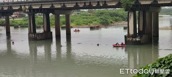 ▲▼             失蹤男子疑似在新店碧潭落水。（圖／記者陸運陞翻攝）