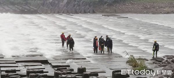 ▲▼             失蹤男子疑似在新店碧潭落水。（圖／記者陸運陞翻攝）