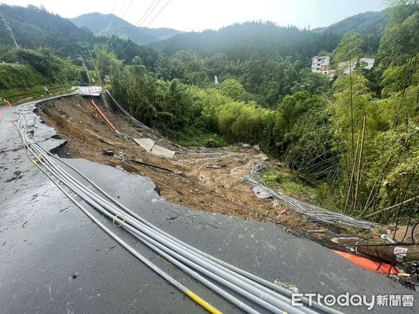 ▲鹿谷鄉溪頭往來杉林溪的聯外道路投51線0K+100處道路災害緊急搶修工程完工。（圖／南投縣政府提供）