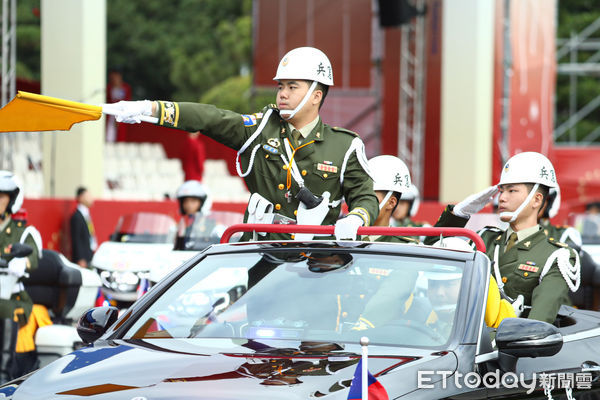 ▲中華民國雙十國慶典禮，憲兵快反連演出。（圖／記者林敬旻攝）