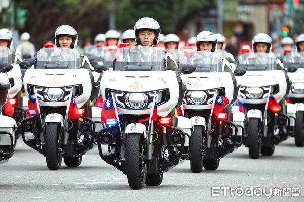 ▲中華民國雙十國慶典禮，憲兵快反連演出。（圖／記者林敬旻攝）