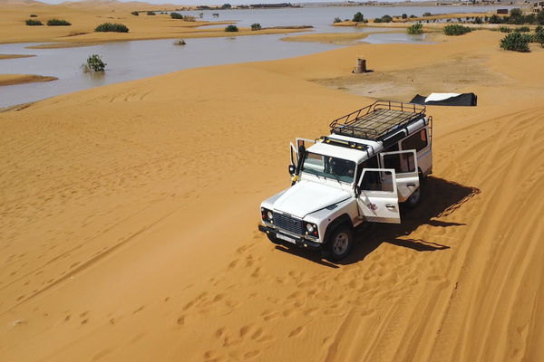 ▲▼撒哈拉沙漠多地暴雨成災，摩洛哥東南部村莊梅如卡（Merzouga）10月2日的淹水災情。（圖／達志影像／美聯社）