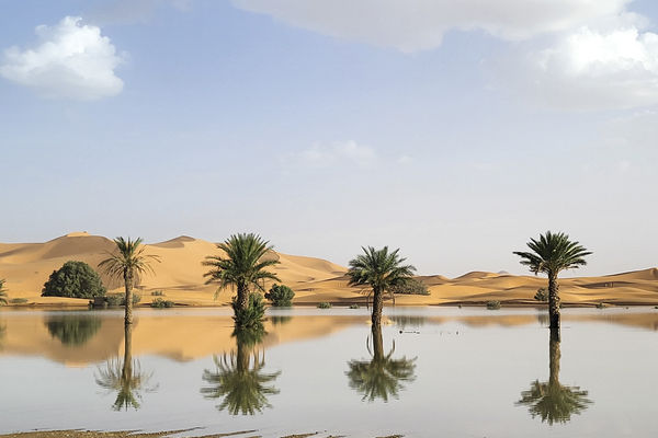 ▲▼撒哈拉沙漠多地暴雨成災，摩洛哥東南部村莊梅如卡（Merzouga）10月2日的淹水災情。（圖／達志影像／美聯社）