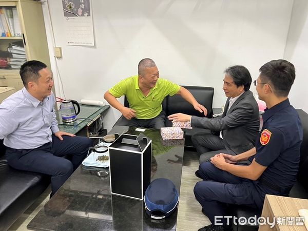 ▲▼台中警二分局才到中友百貨宣導打詐，沒幾天就接獲通報逮捕2名車手。（圖／民眾提供，下同）