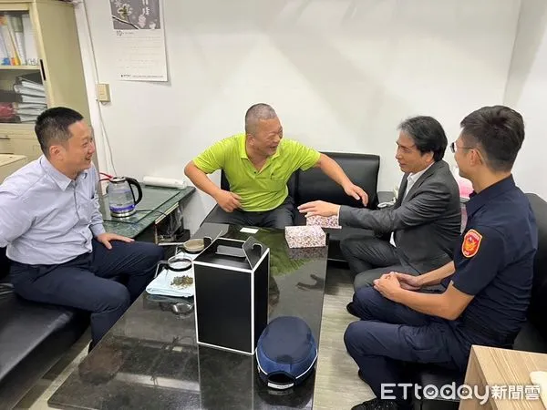 ▲▼台中警二分局才到中友百貨宣導打詐，沒幾天就接獲通報逮捕2名車手。（圖／民眾提供，下同）