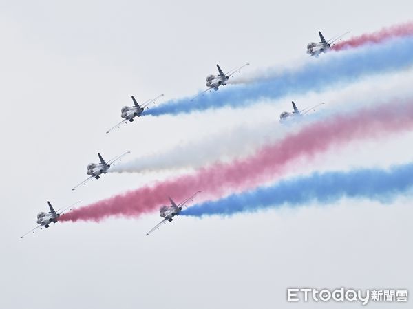 ▲▼ 113年國慶大會，空軍雷虎小組衝場，AT-3教練機。（圖／記者李毓康攝）