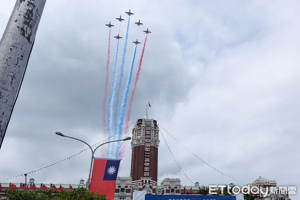 ▲113年國慶，空軍雷虎小組衝場。（圖／記者林敬旻攝）