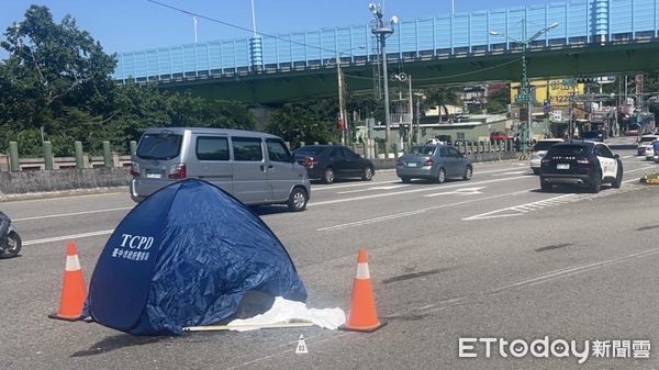 ▲台中東勢大橋驚傳砂石車撞死女騎士。（圖／民眾提供）