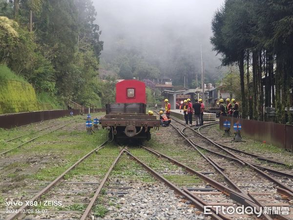 ▲▼  阿里山林鐵出軌    。（圖／阿里山林鐵提供）