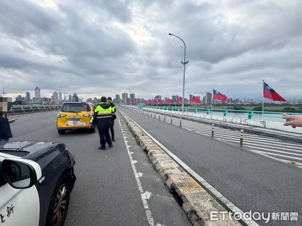 ▲▼        新北男墜中興橋，警消搜救中     。（圖／記者陸運陞翻攝）