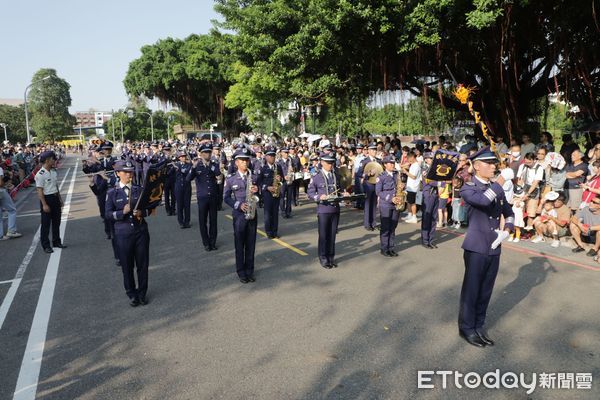 ▲台南水交社文化園區年度盛事—晴空藝術節，最受矚目的「晴空大遊行」於10日活動首日熱鬧登場。（圖／記者林東良翻攝，下同）