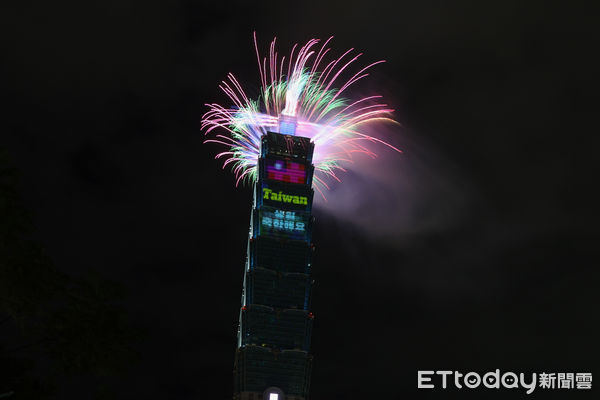 ▲▼ 國慶日台北101煙火光雕秀。（圖／記者黃克翔攝）