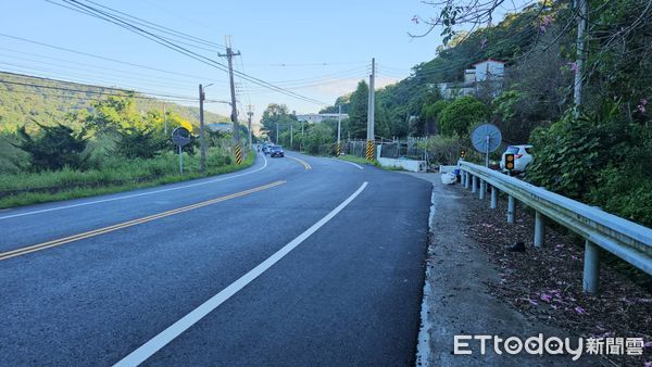 ▲▼      苗栗男大生載同學回宿舍，自撞電桿雙亡       。（圖／記者楊永盛翻攝）