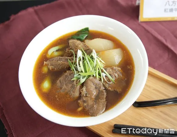 ▲八方雲集「紅燒牛肉麵」。（圖／台北市商業處）