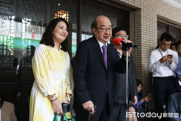 ▲民進黨團總召柯建銘於朝野和解飯後受訪。（圖／記者林敬旻攝）