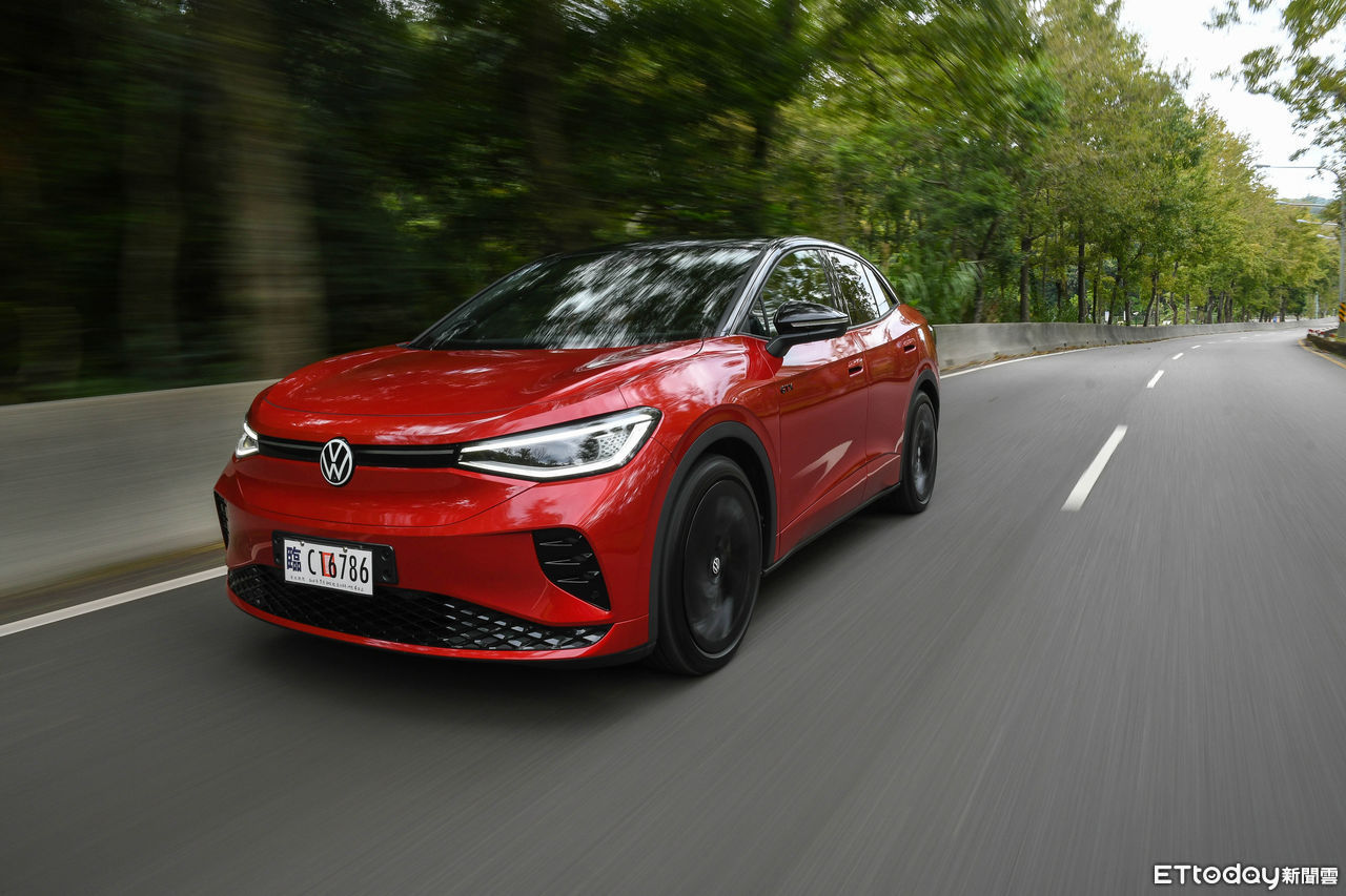 ▲作為台灣福斯首款電動車，ID.4、ID.5給人印象深刻的操控樂趣。（圖／記者徐煜展攝）
