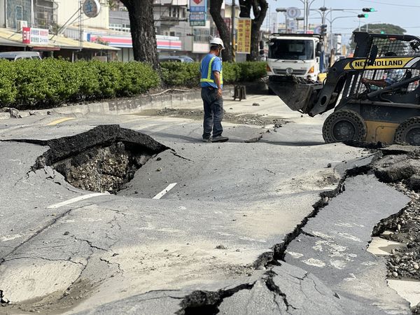 ▲彰化花壇台1線自來水管爆炸。（圖／民眾提供）