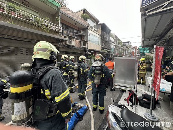 ▲▼    萬華公寓2樓火警        。（圖／記者黃彥傑攝）