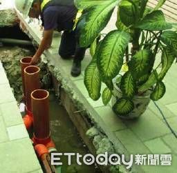 ▲▼污水下水道接管作業，極具困難與挑戰。（圖／花蓮縣政府提供，下同）