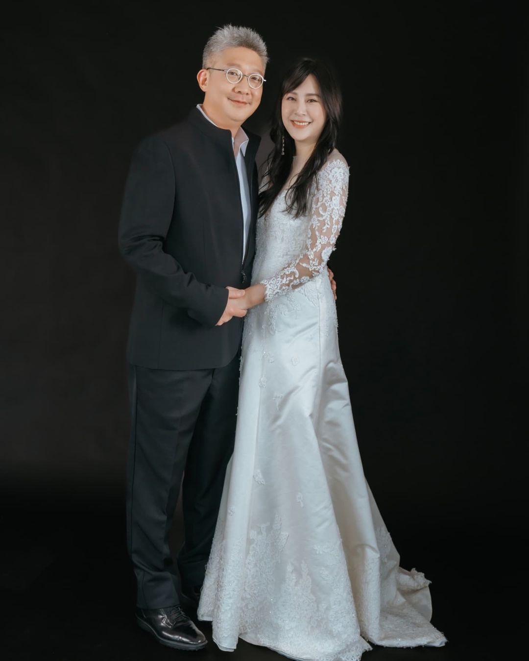 ▲▼黃小柔結婚10年重拍婚紗照。（圖／翻攝自IG）