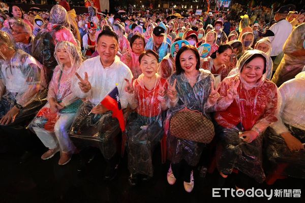 ▲謝國樑「一定出來投不同意罷免」選前之夜。（圖／記者郭世賢翻攝）