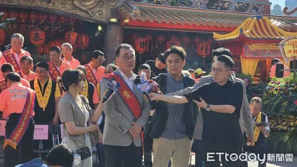 ▲▼ 李四川、劉和然、蘇巧慧出席板橋接雲寺遶境活動。（圖／記者呂佳賢攝）