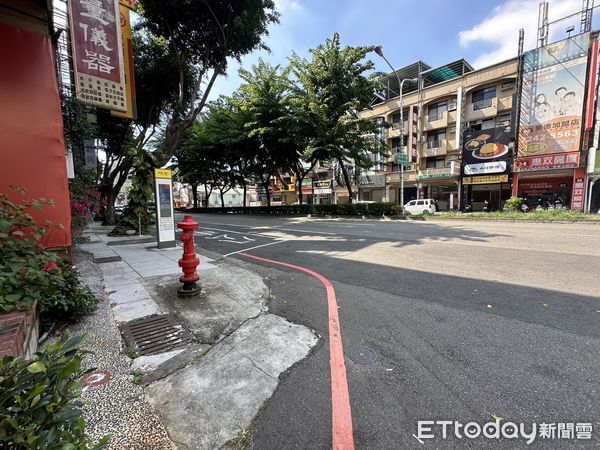 ▲▼獨／台中公車又出事！起步猛撞奧迪車身　司機放3包乖乖沒用。（圖／記者許權毅攝）