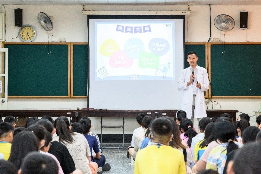 ▲▼響應｢世界視覺日｣ 樂敦走進小學　醫起守護孩童視力。（圖／業者提供）