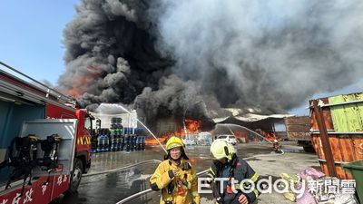 快訊／高雄塑膠廠大火！黑煙狂飄汙染物遭重罰　5區快關窗少出門