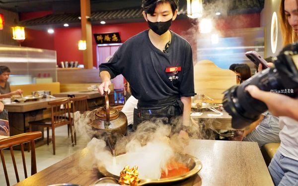 ▲▼美澳雙和牛、台日頂級海鮮還腦吃到飽，超過八十種頂級食材，啤酒跟飲料無限暢飲。（圖／部落客Mika提供）