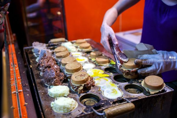 ▲▼板橋美食太極鰲車輪餅，板橋餡料爆滿紅豆餅推薦             。（圖／陳小可提供）