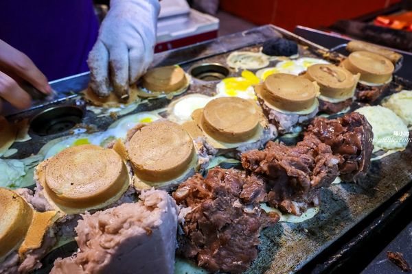 ▲▼板橋美食太極鰲車輪餅，板橋餡料爆滿紅豆餅推薦             。（圖／陳小可提供）