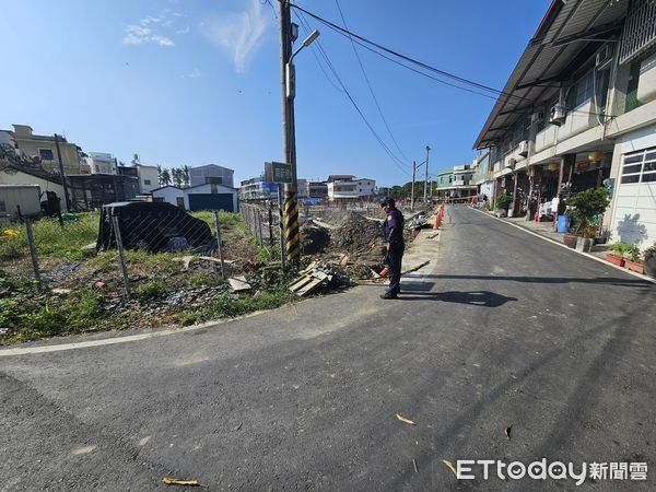 ▲▼屏東工地挖到疑似未爆彈。（圖／記者陳崑福翻攝）