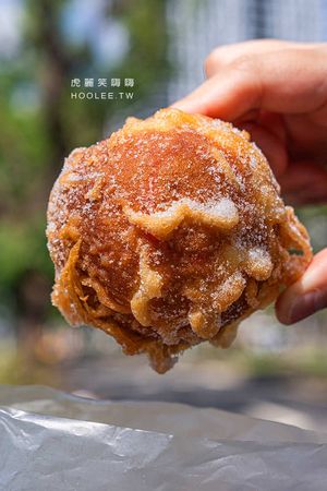 ▲▼高雄邱媽媽脆皮甜甜圈，酥脆下午茶甜點，濃郁爆餡的奶酥甜甜圈，還有酸甜蘋果及咖哩口味。（圖／虎麗提供）