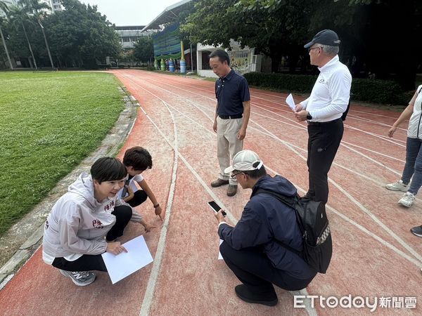 ▲爭取學校運動環境改善，立委陳亭妃、市議員陳怡珍，14日邀集教育部體育署及台南市體育局等單位會勘台南市北區開元國小、大光國小。（圖／記者林東良翻攝，下同）