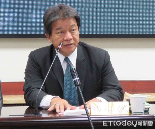 ▲台南市前議長、現任市議員郭信良等人被控涉貪起訴，法官裁定郭信良2人交保並限制出境出海及限制住居，14日法官再裁定2人繼續限制出境出海8月。（圖／記者林東良翻攝，下同）