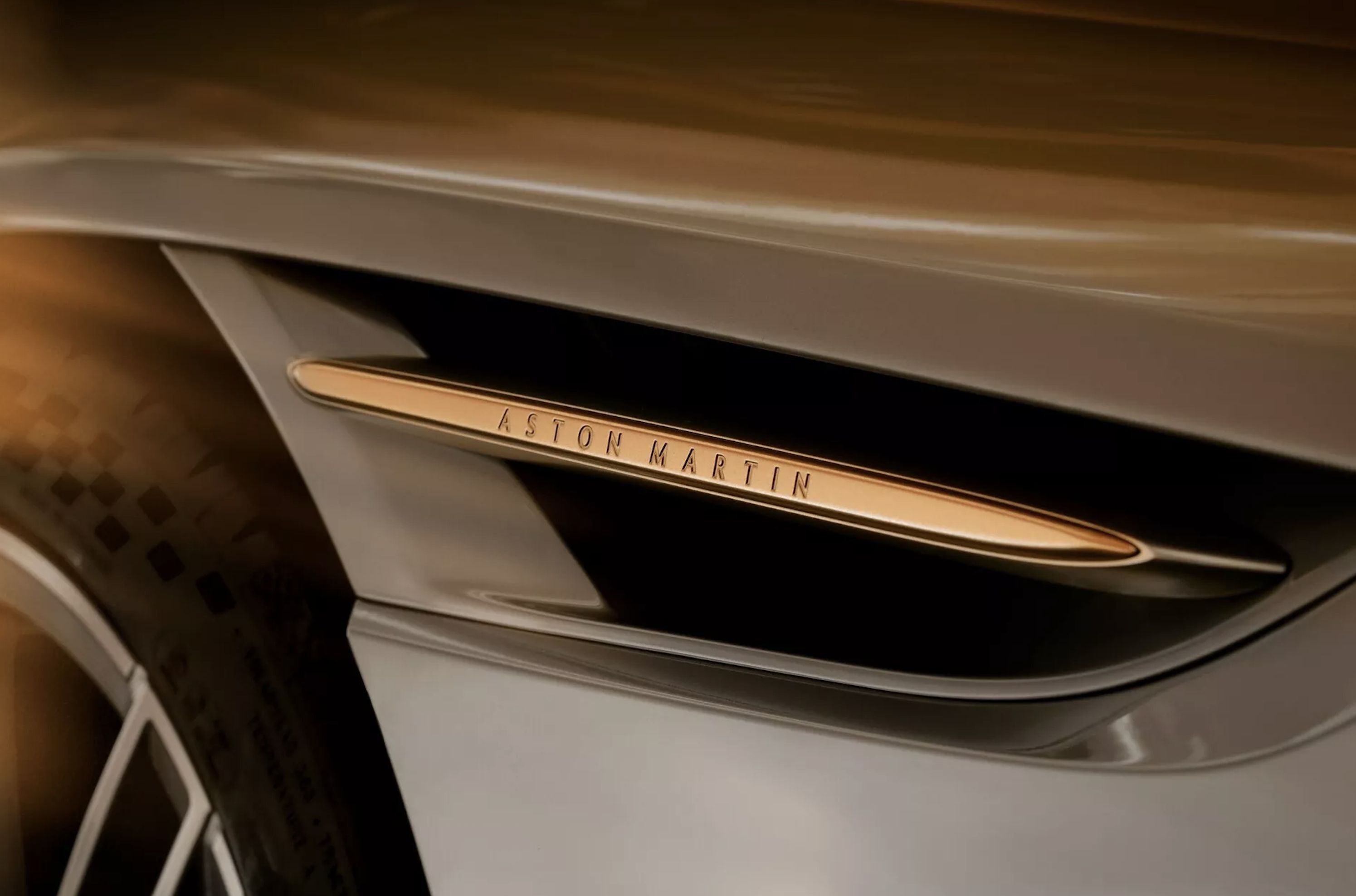 ▲Aston Martin DB12 Goldfinger特仕版。（圖／翻攝自Aston Martin）