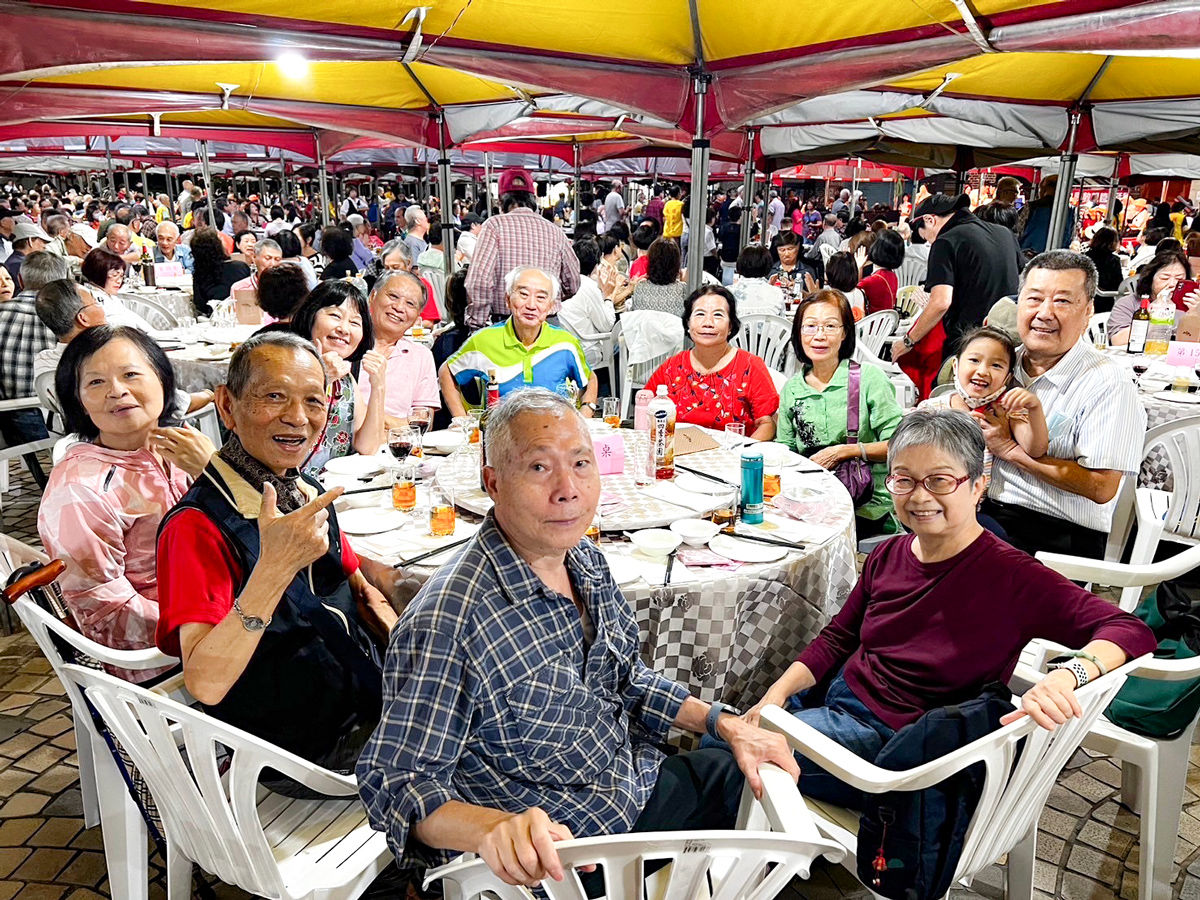 永慶房屋贊助群英里重陽晚會！開席超過百桌「邀國宴名廚」讓長者品味高級料理