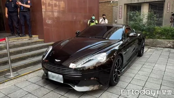 ▲▼大S法拍汪小菲的ASTON MARTIN跑車，未達底價流標了。（圖／記者邱中岳攝）