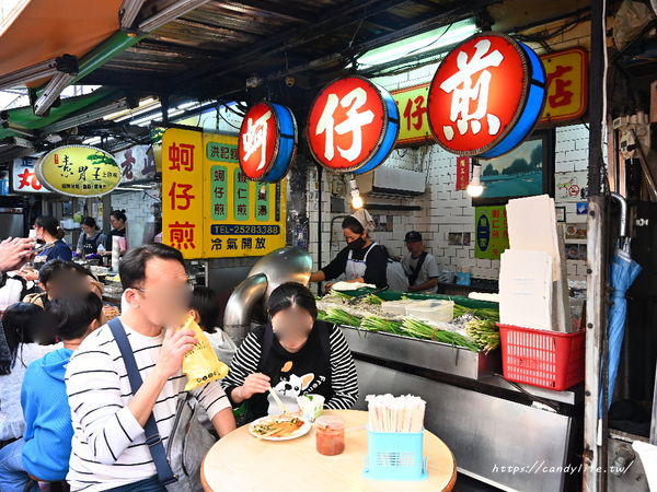 ▲▼有花生香氣的蚵仔煎用料實在 蚵仔肥美大顆鮮味十足。（圖／記者蘇相云攝）